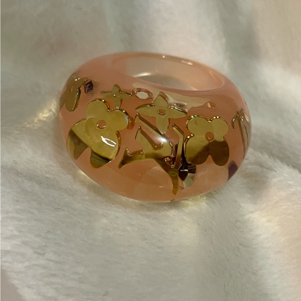 Louis Vuitton Pink Inclusion Ring 🩷